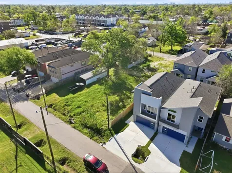 4921 #B Golden Forest Drive Houston TX 77091