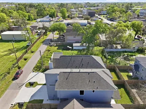 4921 #B Golden Forest Drive Houston TX 77091