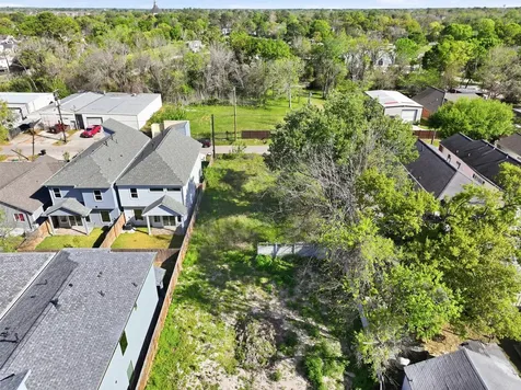 4921 #B Golden Forest Drive Houston TX 77091