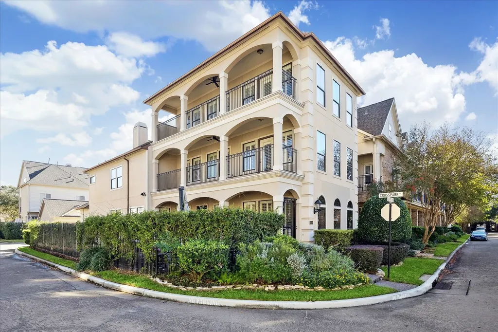 518 S Park Grove Houston TX 77007