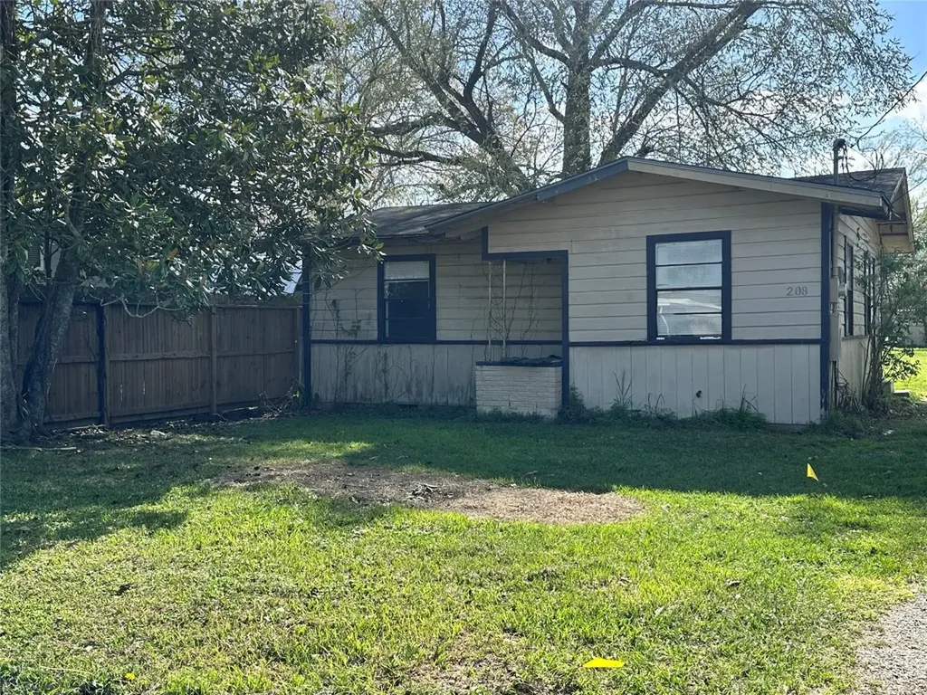 208 S Colbert Street Dayton TX 77535
