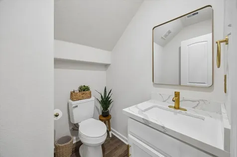 1007 E 32nd Street Houston TX 77022