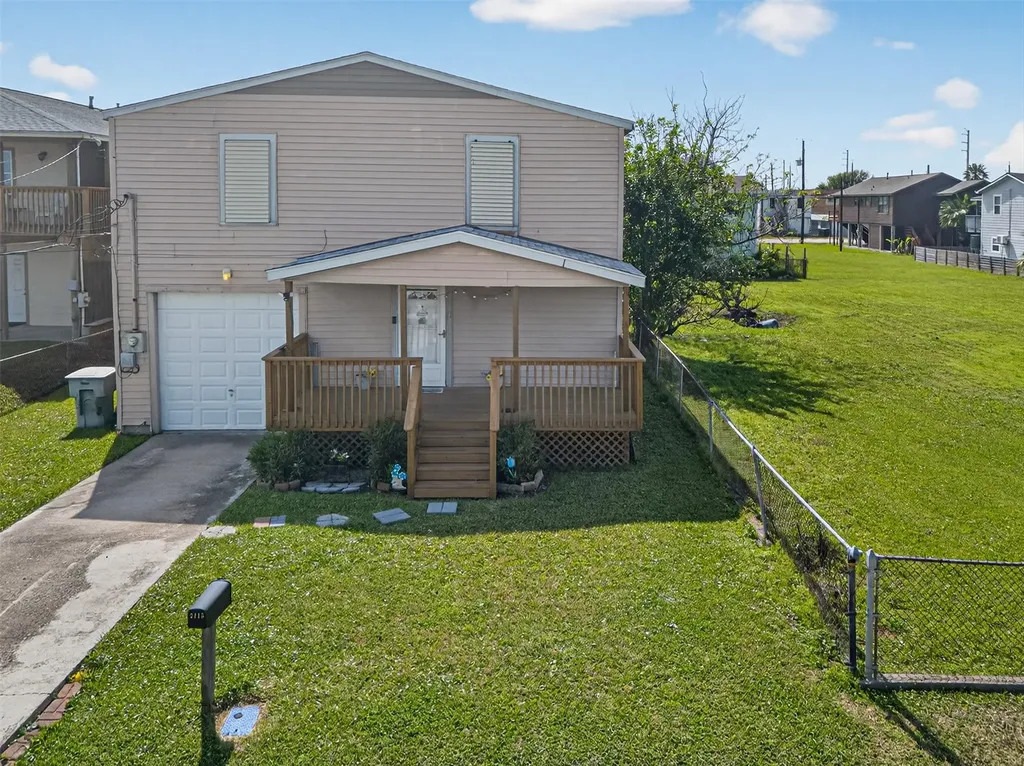 2115 Hollywood Avenue Galveston TX 77551