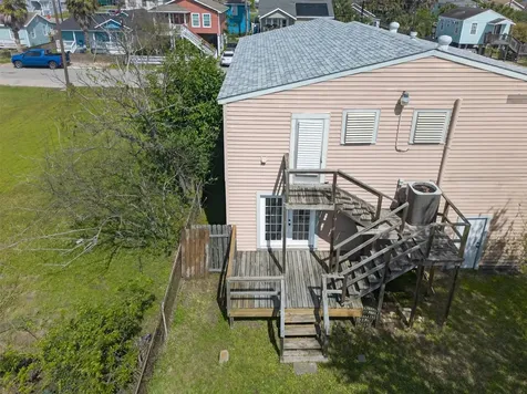 2115 Hollywood Avenue Galveston TX 77551