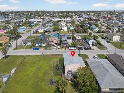 2115 Hollywood Avenue Galveston TX 77551