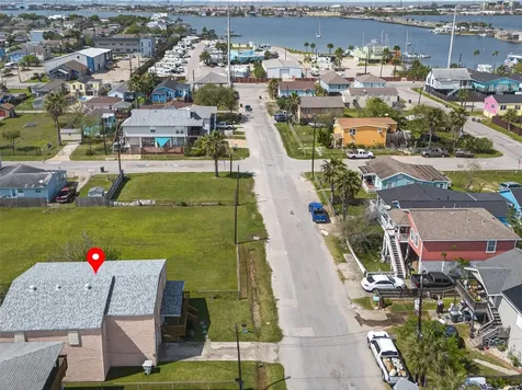 2115 Hollywood Avenue Galveston TX 77551
