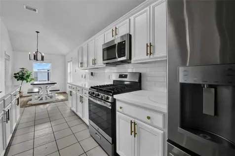 997 Hamilton Street Alvin TX 77511