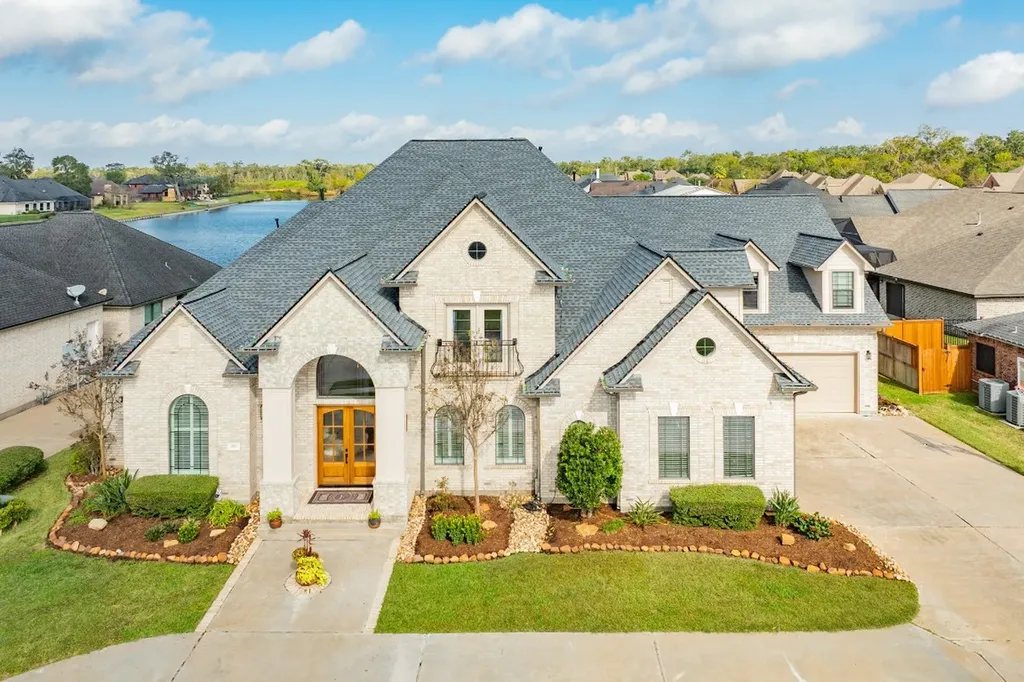 203 Arrowhead Drive Lake Jackson TX 77566