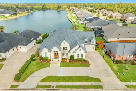 203 Arrowhead Drive Lake Jackson TX 77566