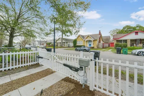 4030 Pineridge Street Houston TX 77009