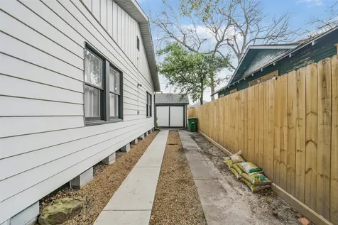 4030 Pineridge Street Houston TX 77009