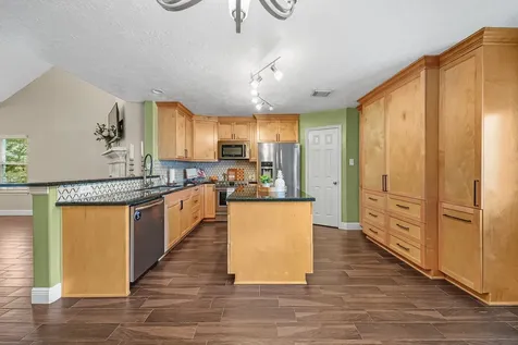 18436 Sunrise Pines Drive Montgomery TX 77316