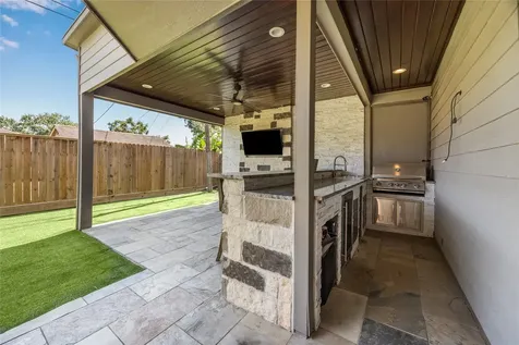 5217 W 43rd Street Houston TX 77092