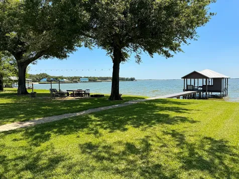20274 County Road 376 Marquez TX 77865