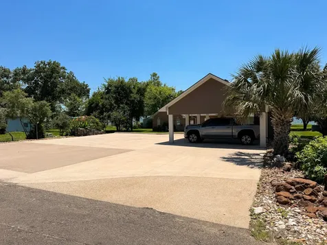 20274 County Road 376 Marquez TX 77865