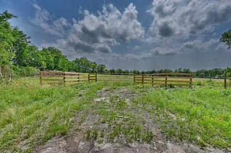 544 E Fm 1291 Round Top TX 78954