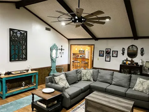 203 Jane Street Groesbeck TX 76642