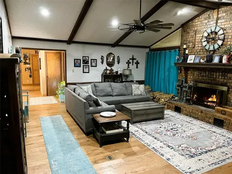 203 Jane Street Groesbeck TX 76642
