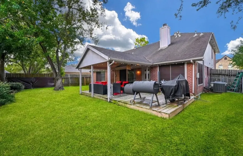 1013 Chesterwood Drive Pearland TX 77581