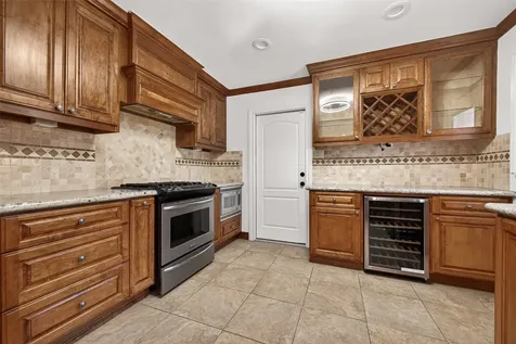 5422 Hummingbird Street Houston TX 77096