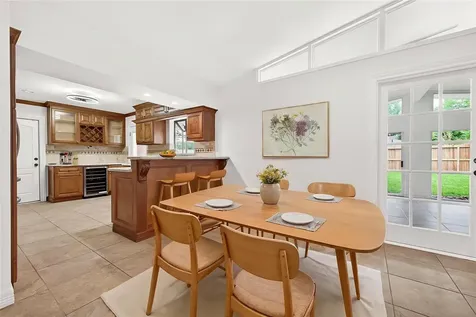 5422 Hummingbird Street Houston TX 77096
