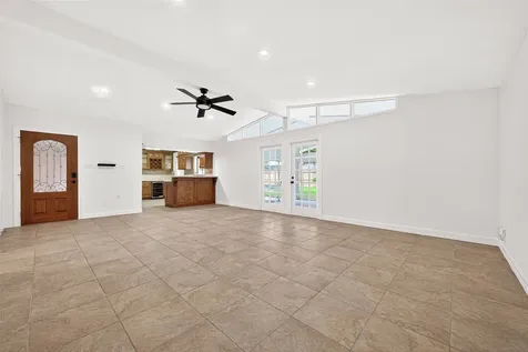 5422 Hummingbird Street Houston TX 77096