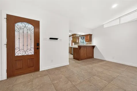 5422 Hummingbird Street Houston TX 77096