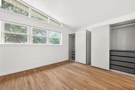 5422 Hummingbird Street Houston TX 77096