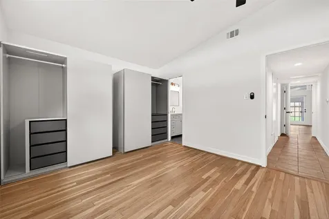 5422 Hummingbird Street Houston TX 77096
