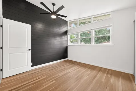 5422 Hummingbird Street Houston TX 77096