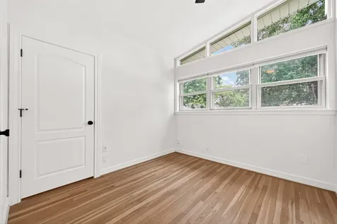 5422 Hummingbird Street Houston TX 77096