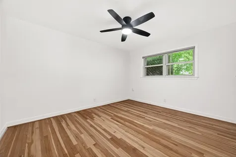 5422 Hummingbird Street Houston TX 77096