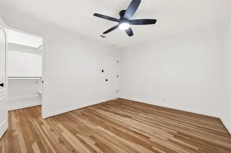 5422 Hummingbird Street Houston TX 77096