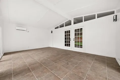 5422 Hummingbird Street Houston TX 77096