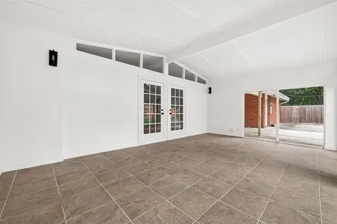 5422 Hummingbird Street Houston TX 77096