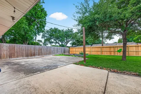 5422 Hummingbird Street Houston TX 77096