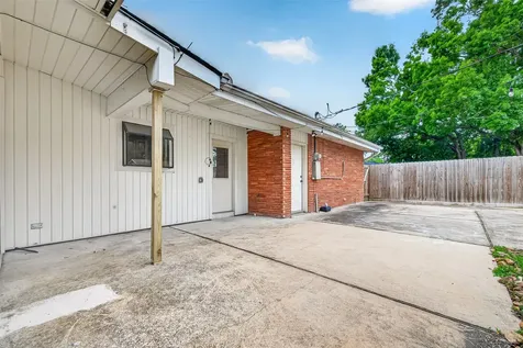 5422 Hummingbird Street Houston TX 77096