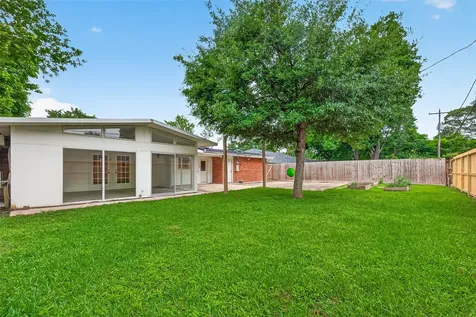 5422 Hummingbird Street Houston TX 77096