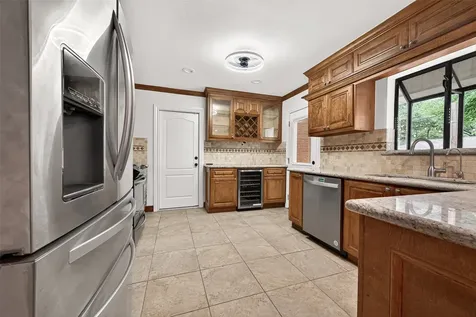 5422 Hummingbird Street Houston TX 77096