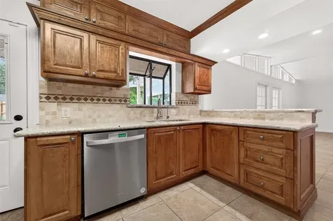 5422 Hummingbird Street Houston TX 77096