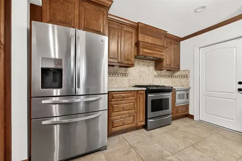 5422 Hummingbird Street Houston TX 77096