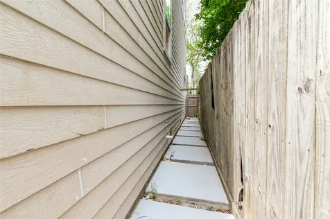 1507 W 23rd Street A Houston TX 77008