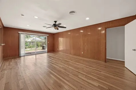 5646 Hazen Street Houston TX 77081
