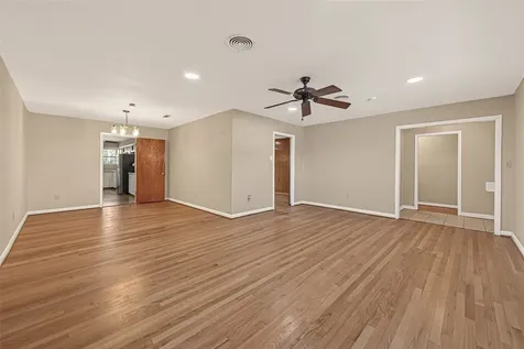 5646 Hazen Street Houston TX 77081
