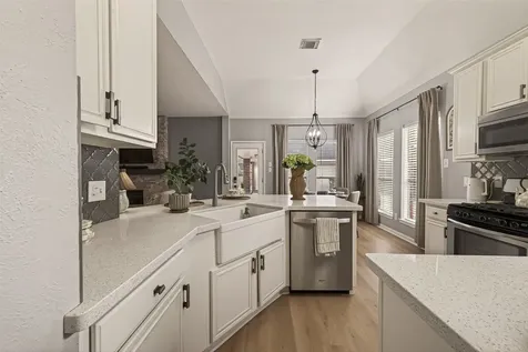 405 Pecan Grove Dickinson TX 77539