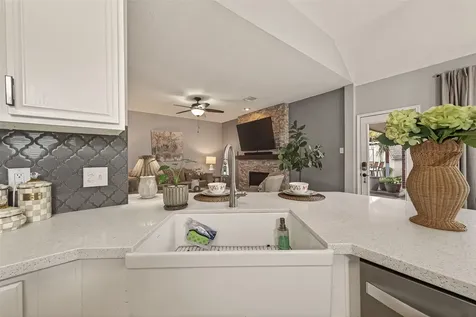405 Pecan Grove Dickinson TX 77539