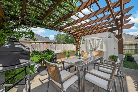 405 Pecan Grove Dickinson TX 77539