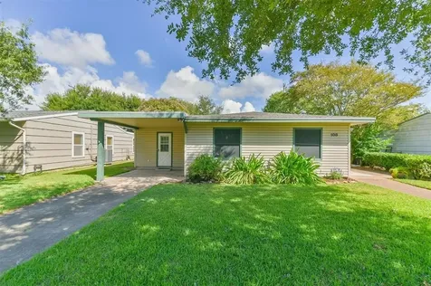108 Dolphin Avenue Galveston TX 77550