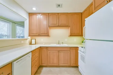 108 Dolphin Avenue Galveston TX 77550
