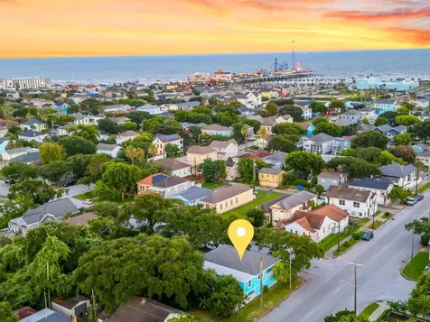 2828 Avenue O 1/2 Galveston TX 77550